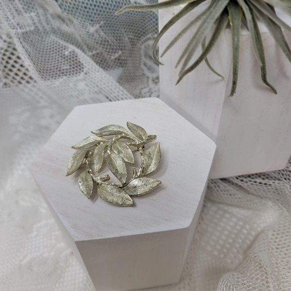 Lisner Leaf Circle Pin Brooch Silver Vintage - Picture 3 of 7